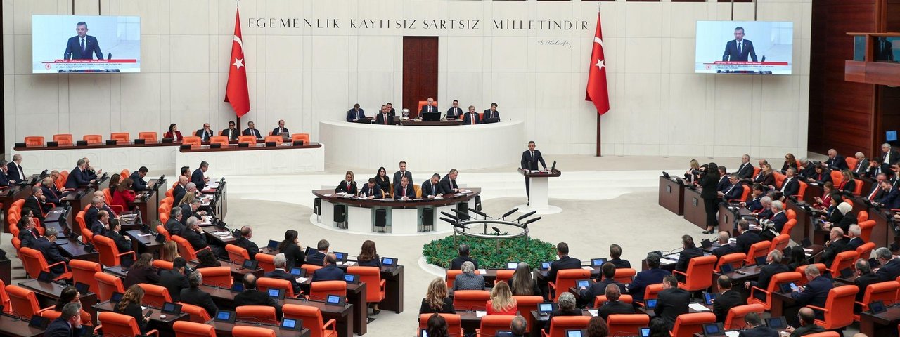 *İŞ İŞTEN GEÇMEDEN* (Muhammed Aybars Akdoğan)