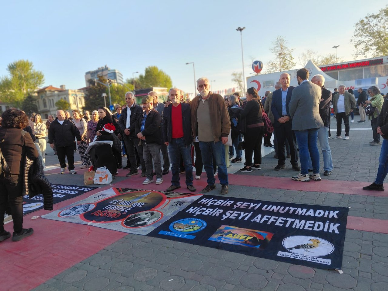 “YA AŞK” MI?[*]  (TEMEL DEMİRER)