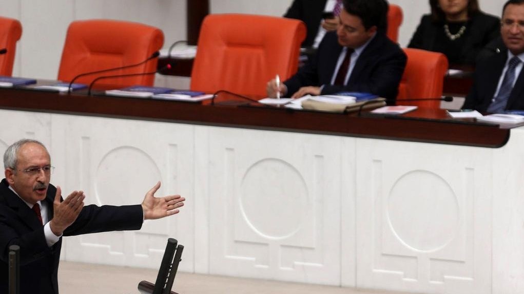 TARTIŞILAN CHP Mİ, İKTİDARIN İÇİNDEN ÇIKAMADIĞI KRİZ Mİ? (Fikri Günay)