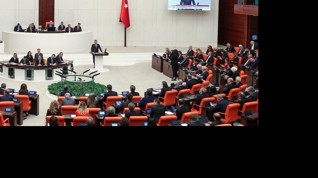 *İŞ İŞTEN GEÇMEDEN* (Muhammed Aybars Akdoğan)